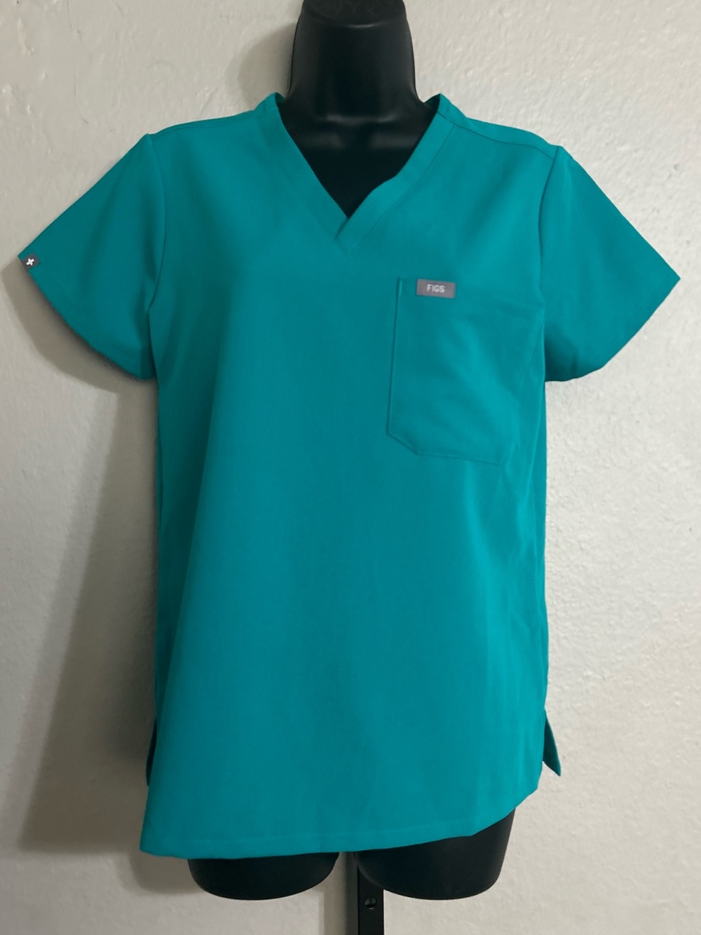 NWT Figs Women's Teal V-Neck Scrub Top with Chest Pocket